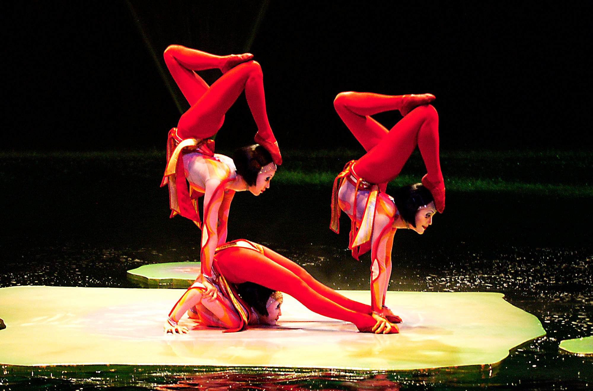 O by Cirque du Soliel - performers in red
