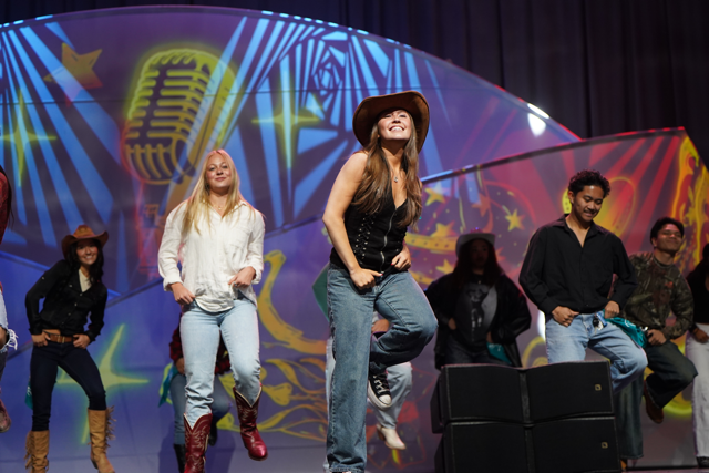 nashville flashmob on stage dancing