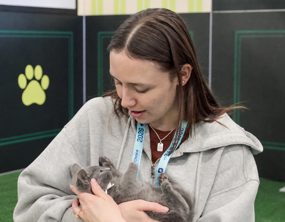 Woman with kitten at green booth
